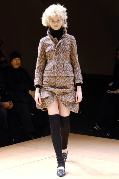 Look 16